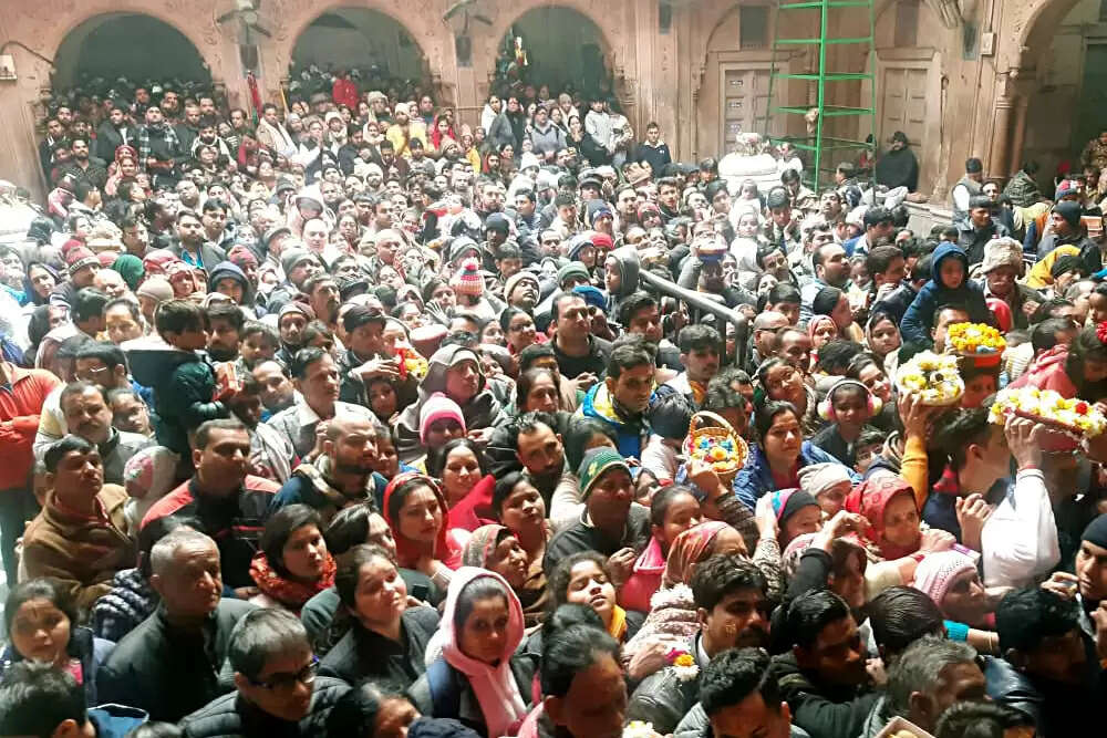 योगी सरकार ने श्री बांके बिहारी मंदिर का प्रबंधन अपने हाथ में लिया