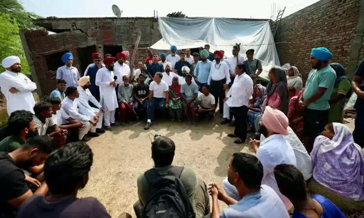 राहुल गांधी ने पंजाब में बाढ़ प्रभावित क्षेत्रों का दौरा किया