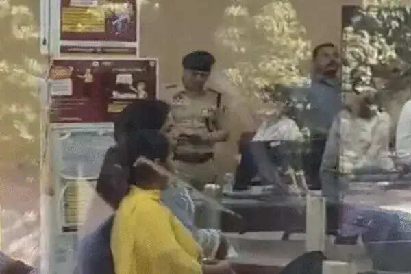 जालंधर में दिनदहाड़े बैंक डकैती, लुटेरों ने 7 लाख रुपये लूटे