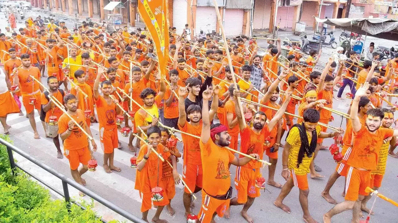 कांवड़ यात्रा पर विवाद: समाजवादी पार्टी के विधायक की टिप्पणी ने छेड़ी बहस