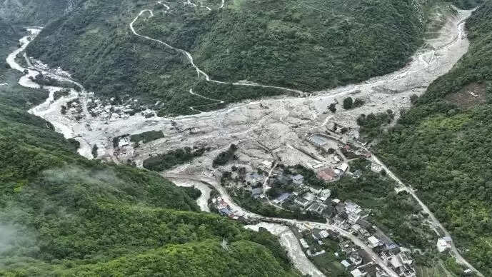उत्तरी चीन में बाढ़ से तबाही: 8 मृत, 4 लापता