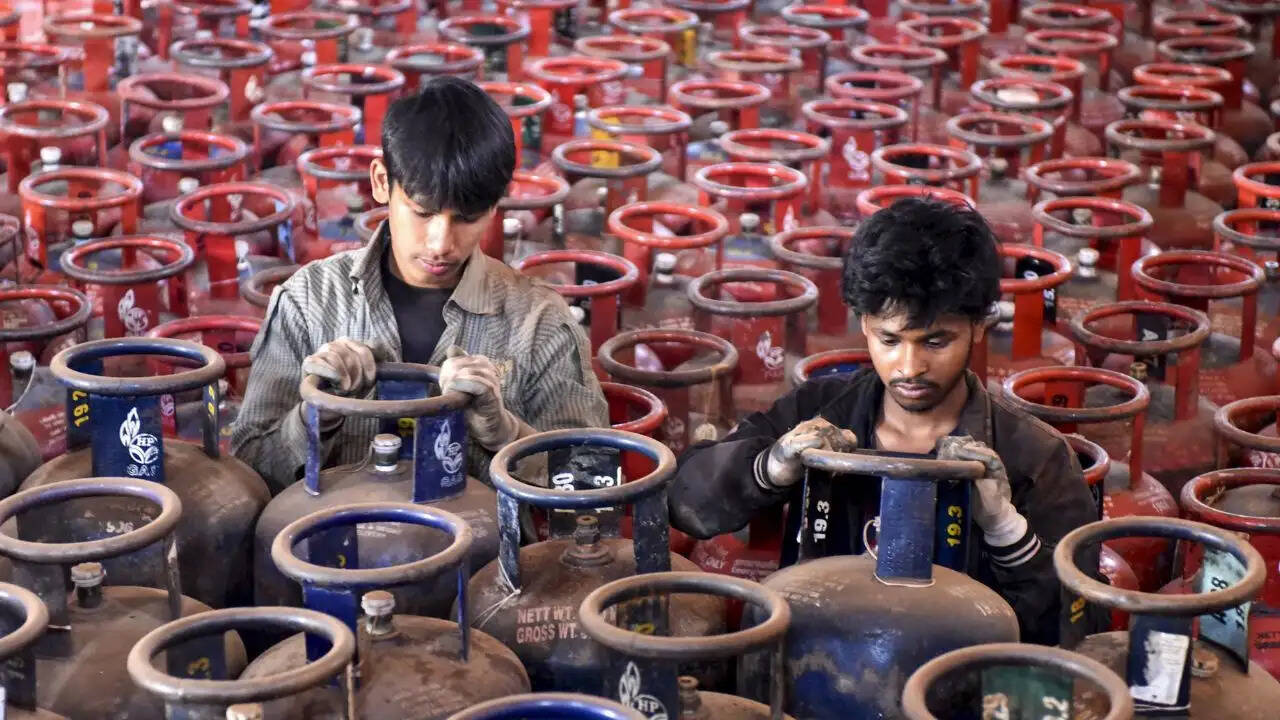 एलपीजी सिलेंडर की कीमतों में वृद्धि: जानें क्या है नया दाम और इसका प्रभाव