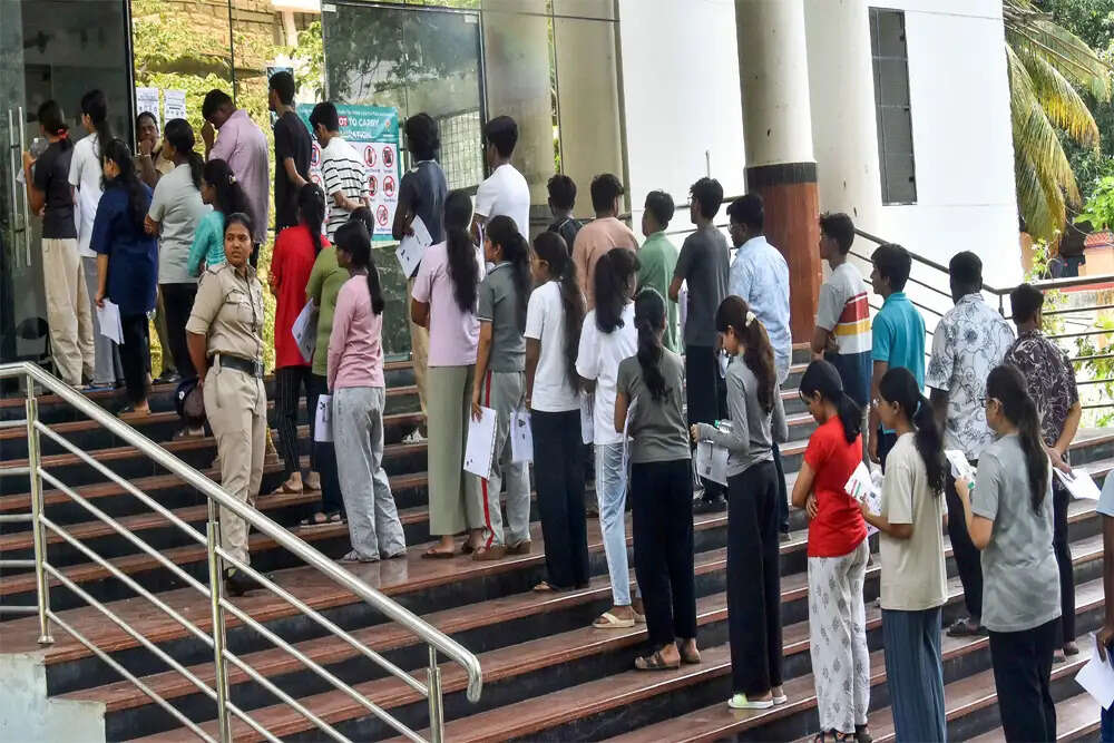 भारत में परीक्षा लीक: एक गंभीर समस्या और समाधान की आवश्यकता