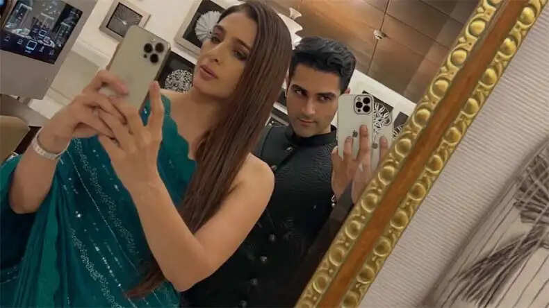 तबू के साथ फतेह रंधावा की तस्वीर ने बढ़ाई चर्चा