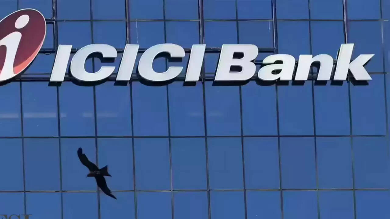 ICICI बैंक का नया नियम: सेविंग्स अकाउंट के लिए बढ़ा न्यूनतम बैलेंस, जानें क्या होगा असर
