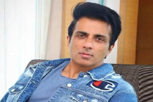 सोनू सूद ने बेंगलुरु भगदड़ पर जताया दुख, कहा- जीवन से बड़ा कोई जश्न नहीं