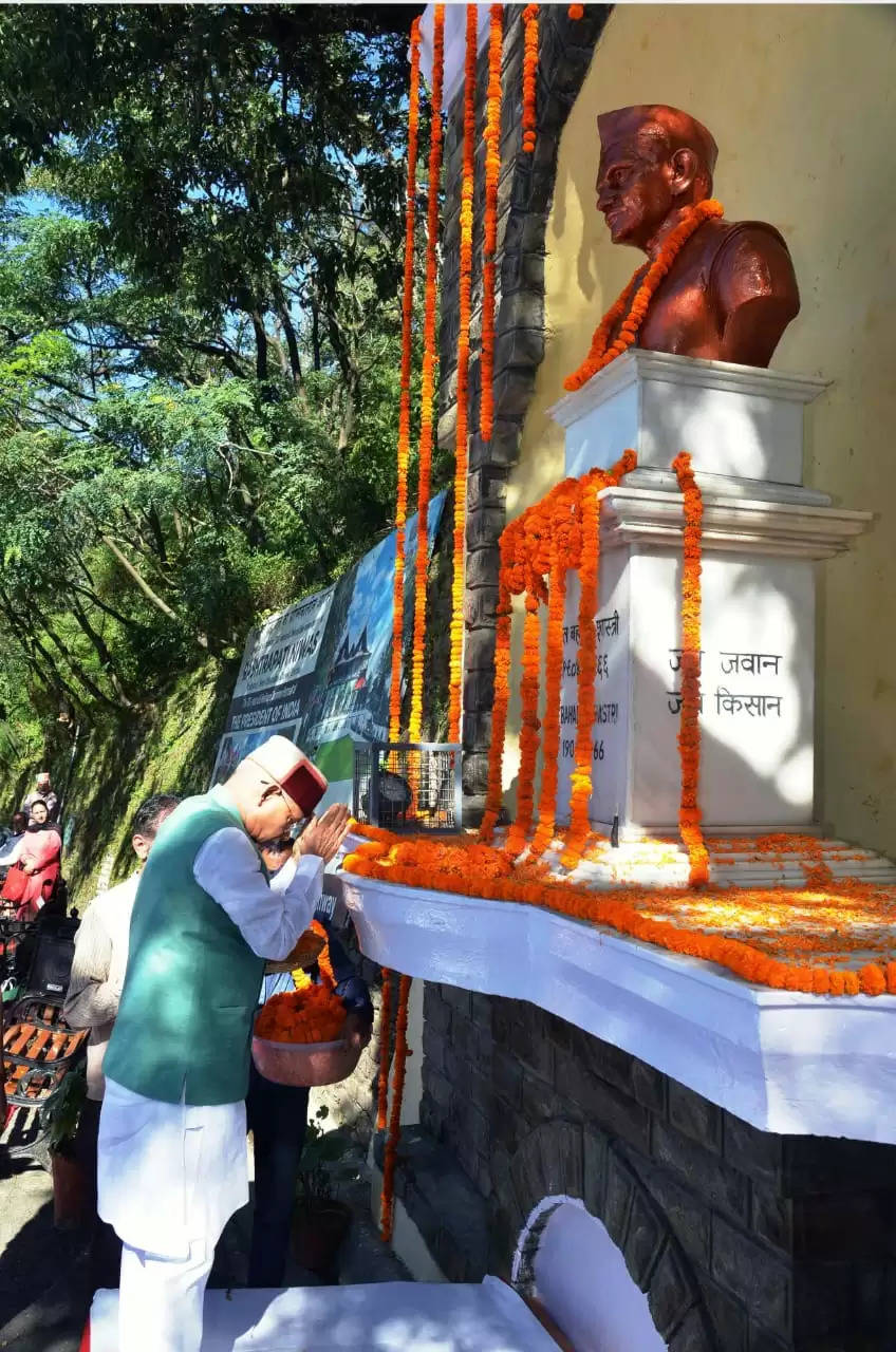 राज्यपाल ने महात्मा गांधी और लाल बहादुर शास्त्री को दी श्रद्धांजलि