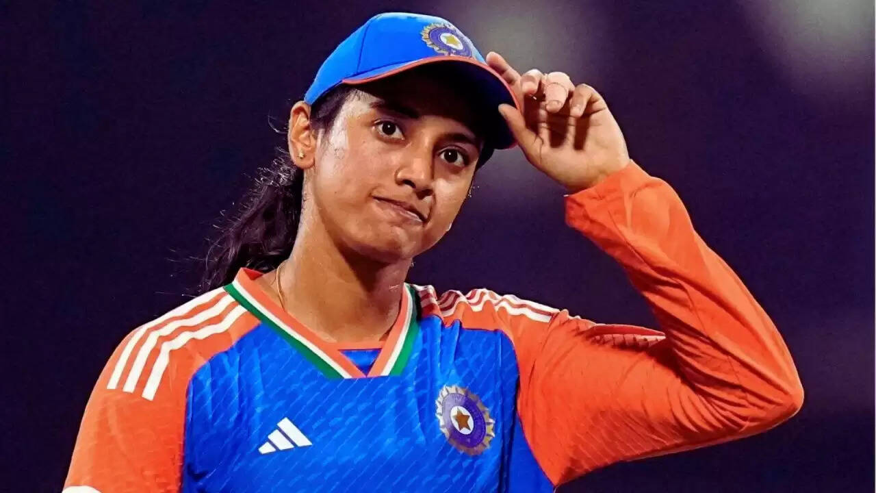 स्मृति मंधाना ने रचा इतिहास: श्रीलंका के खिलाफ 10,000 रन का मील का पत्थर