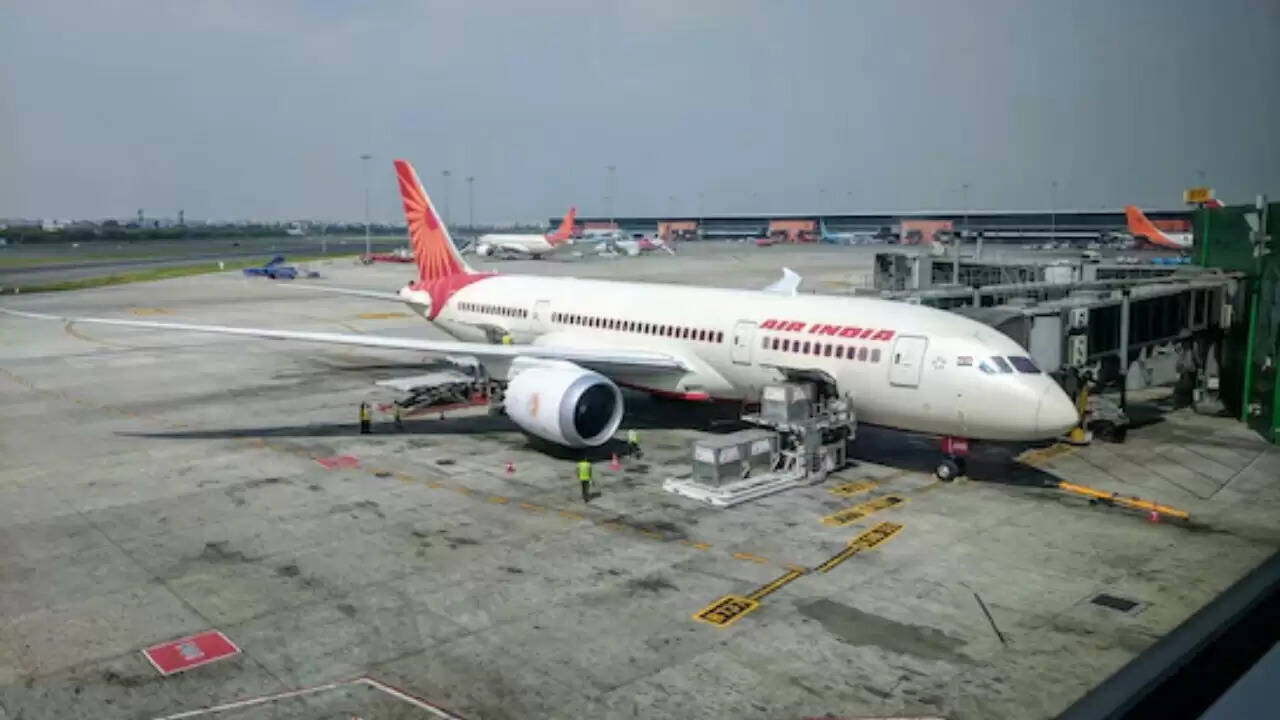 एयर इंडिया की उड़ानों में तकनीकी समस्याओं के कारण रद्दीकरण