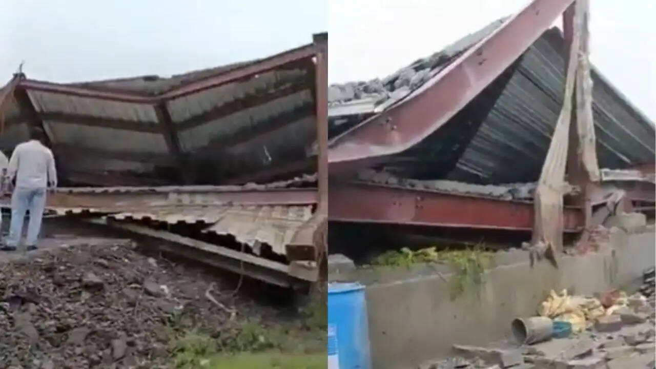कोलकाता में निर्माणाधीन गोदाम की छत गिरने से मच गई अफरा-तफरी, बचाव कार्य जारी