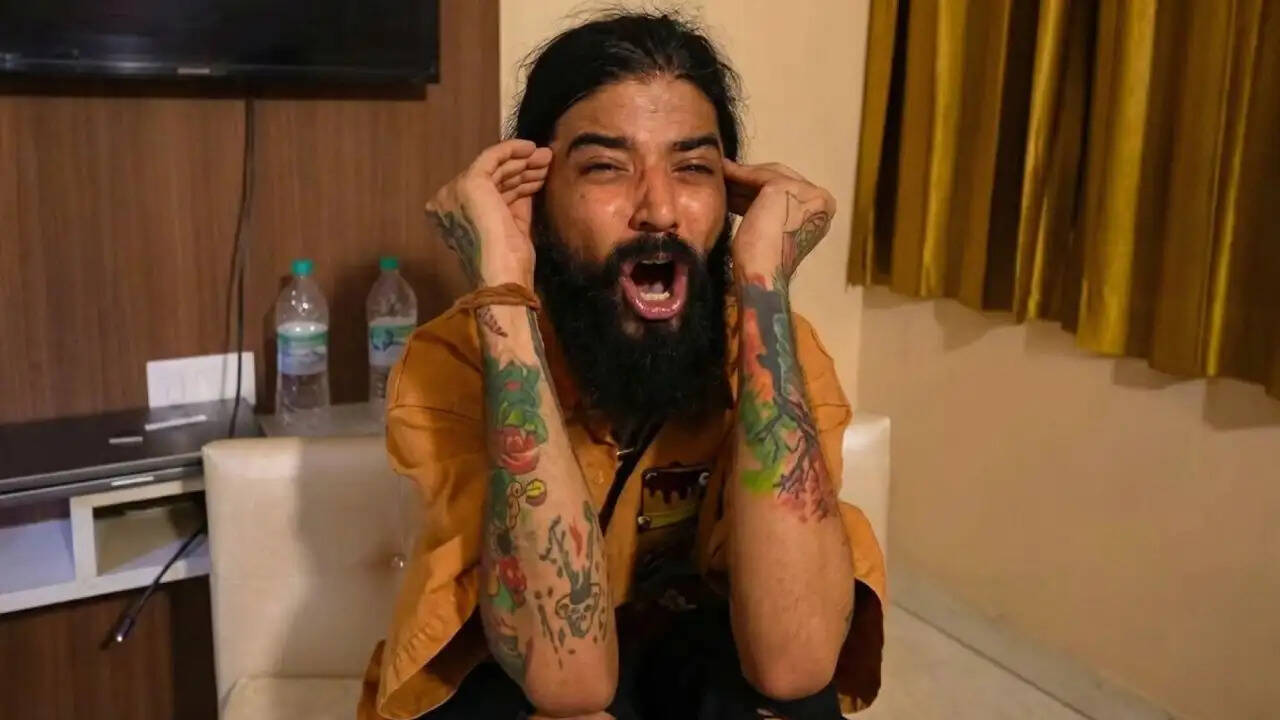 अनुराग डोभाल की आत्महत्या की कोशिश: Celebrities ने दी संवेदनशीलता की सलाह