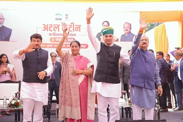 दिल्ली में अटल कैंटीन का उद्घाटन, 5 रुपये में मिलेगा पौष्टिक भोजन