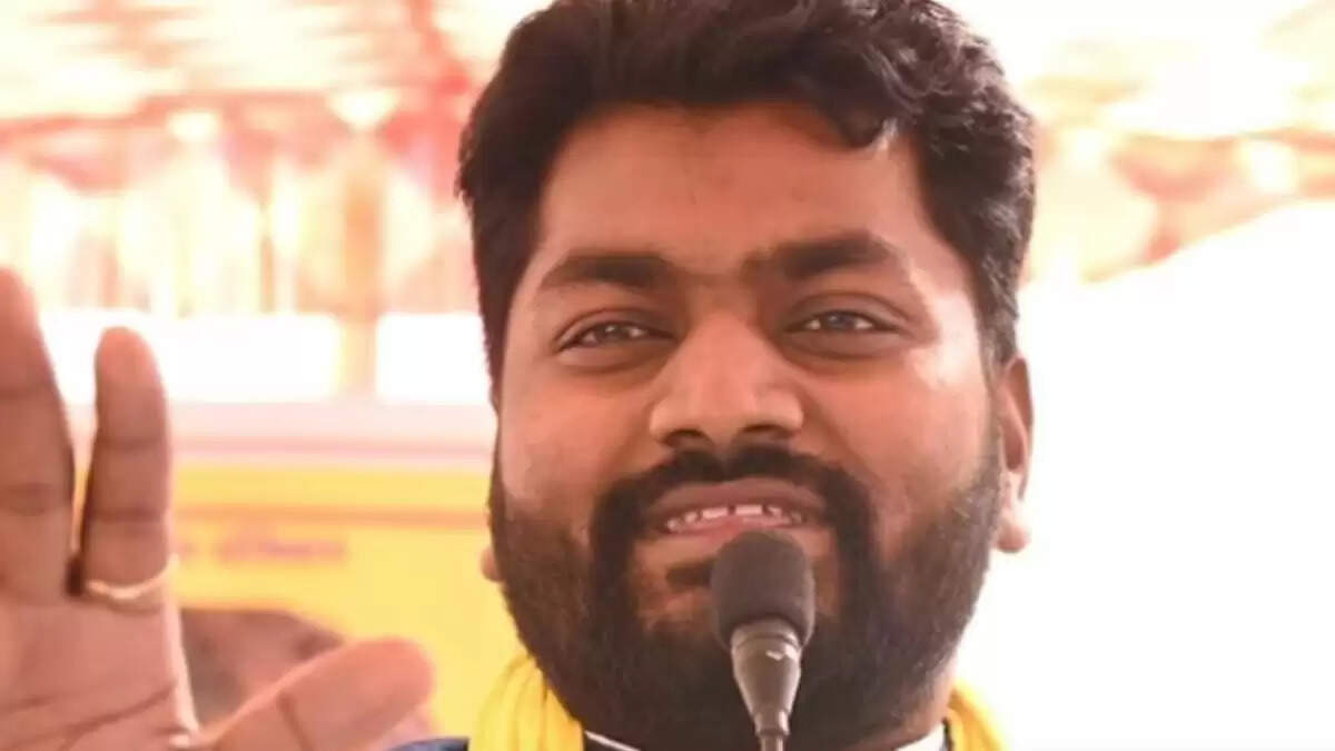 रेलवे ने ओम प्रकाश राजभर के बेटे अरविंद राजभर के खिलाफ दर्ज की FIR