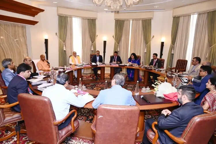 मुख्यमंत्री योगी आदित्यनाथ ने बेंगलुरु में वैश्विक निवेशकों के साथ उत्तर प्रदेश की संभावनाओं पर चर्चा की