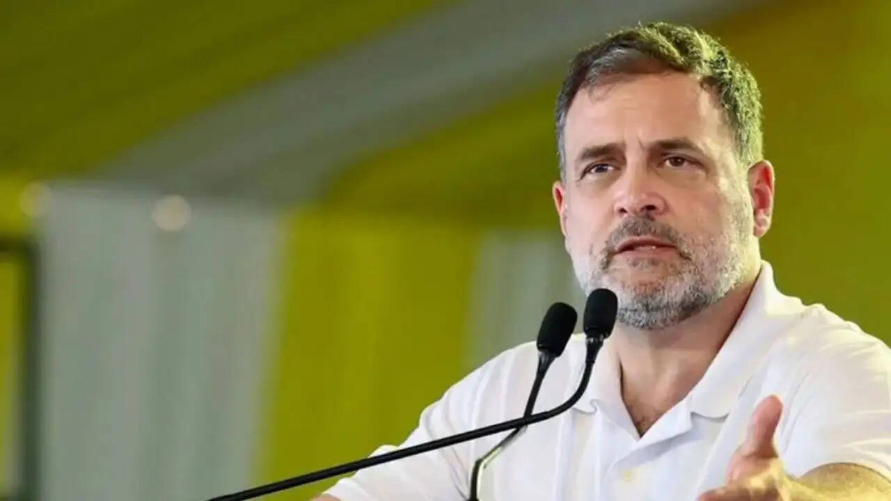 राहुल गांधी ने संसद में मोदी पर किया तीखा हमला, वैश्विक संकट पर चर्चा की मांग