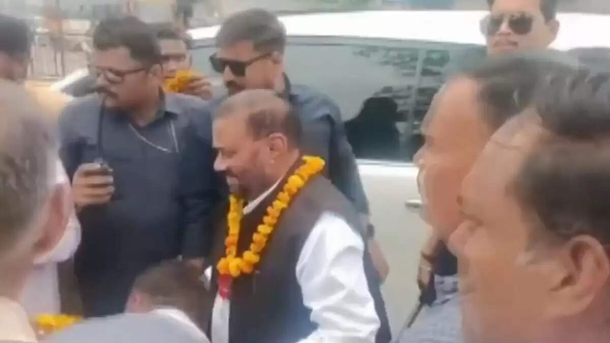 स्वामी प्रसाद मौर्य पर हमला: दो युवकों की गिरफ्तारी और कारणों का खुलासा