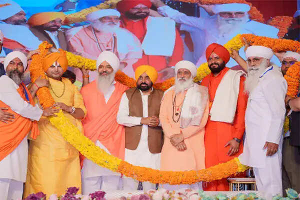 पंजाब में नशा तस्करी के खिलाफ अभियान में मुख्यमंत्री भगवंत सिंह मान की महत्वपूर्ण घोषणाएँ