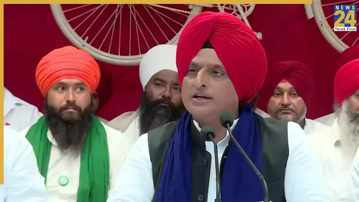 अखिलेश यादव ने नेपाल जैसी स्थिति की चेतावनी दी, वोट चोरी का लगाया आरोप