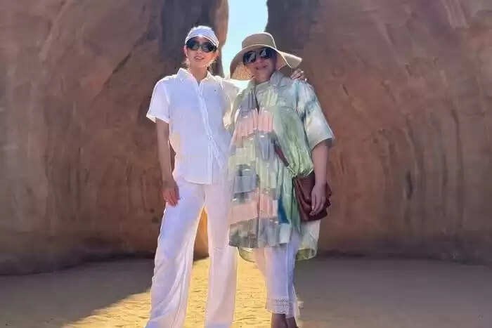 सारा अली खान का बोल्ड बिकिनी लुक: रेगिस्तान में छाया जलवा