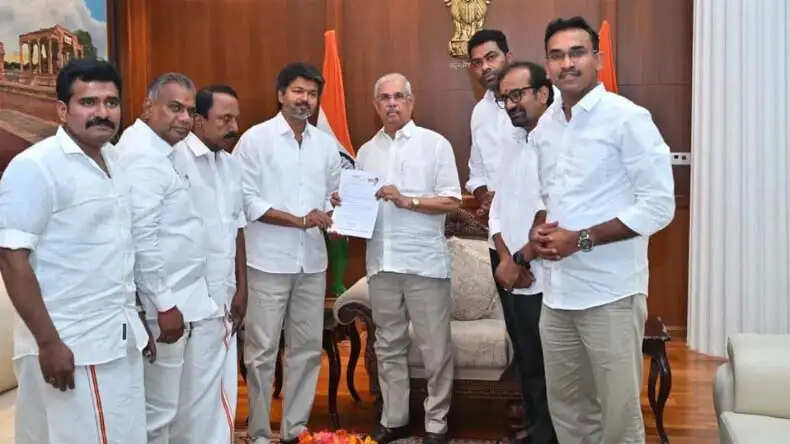 तमिलनाडु में कांग्रेस का विजय को समर्थन, बंगाल में भाजपा का शपथ ग्रहण समारोह