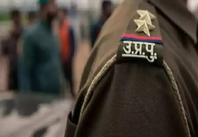 उत्तर प्रदेश में पुलिस की कार्यप्रणाली पर उठे सवाल, कानून व्यवस्था पर संकट