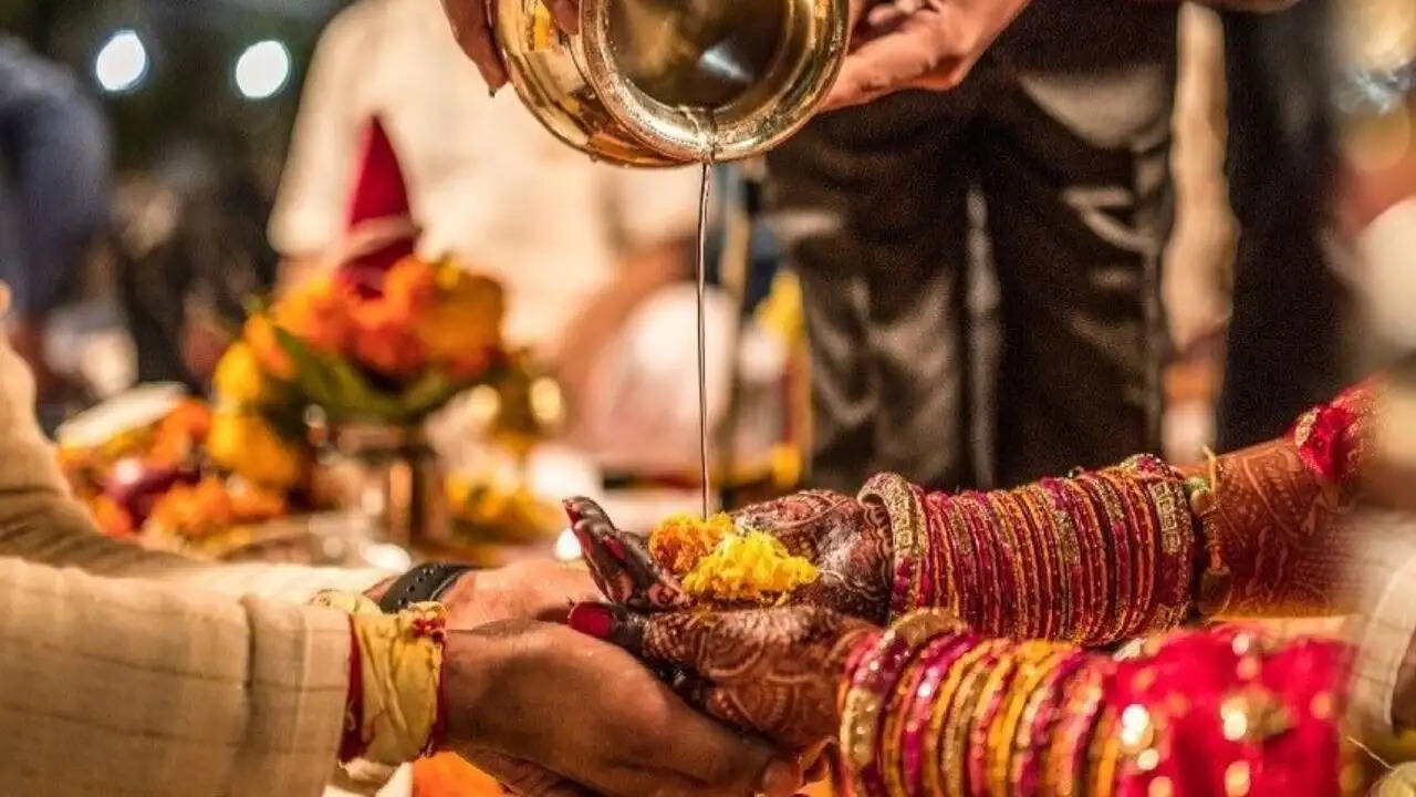 अप्रैल 2026 में विवाह के लिए शुभ मुहूर्त: जानें कब है सबसे अच्छा समय