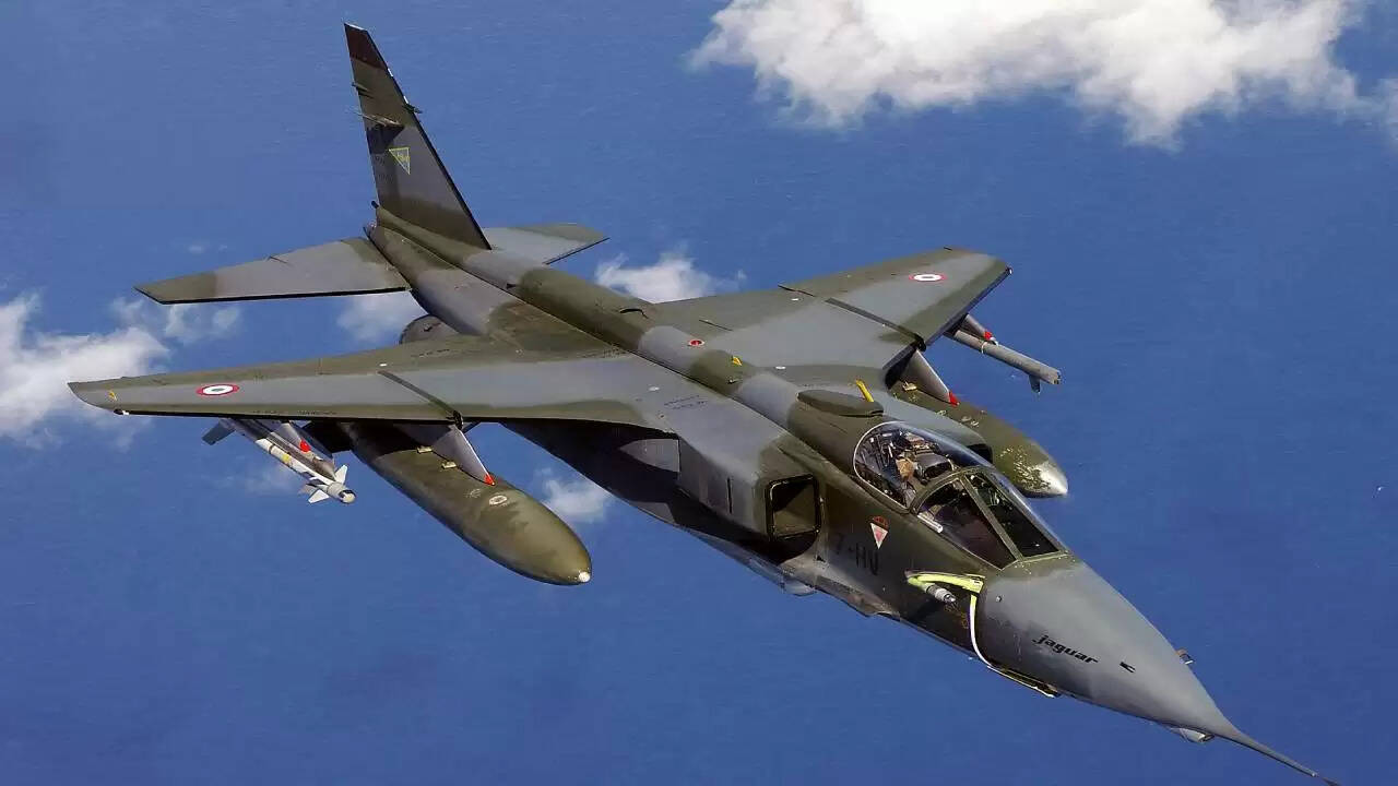 Jaguar Jet Plane Crash: भारतीय वायुसेना की चुनौतियाँ और भविष्य की रणनीतियाँ
