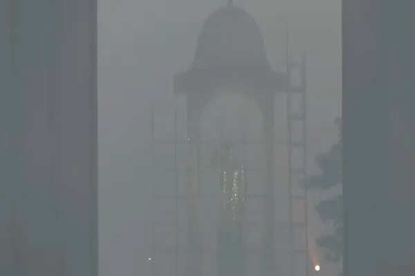 दिल्ली-एनसीआर में कड़ाके की ठंड, मौसम विभाग ने जारी किया रेड अलर्ट