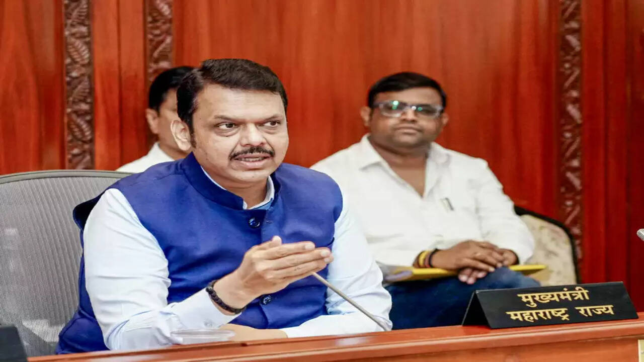 देवेंद्र फड़नवीस का दिल्ली दौरा: शिक्षा मंत्री पद की अटकलें तेज