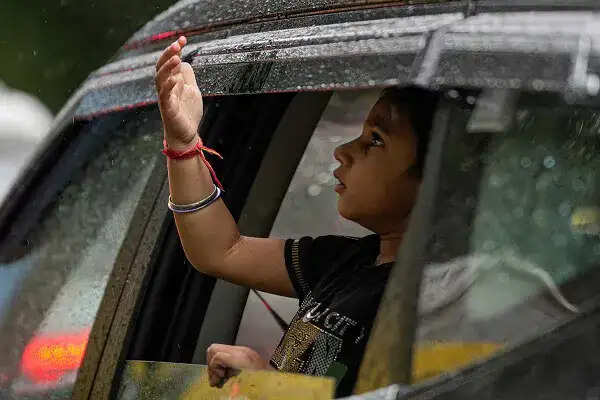 भारत में मौसम में बदलाव: भारी बारिश और आंधी का अलर्ट