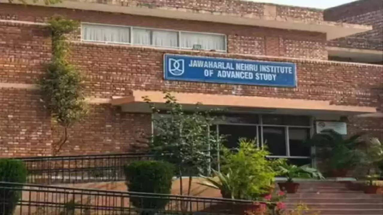 जेएनयू में मोदी-शाह के खिलाफ भड़काऊ नारे, पुलिस ने की कार्रवाई