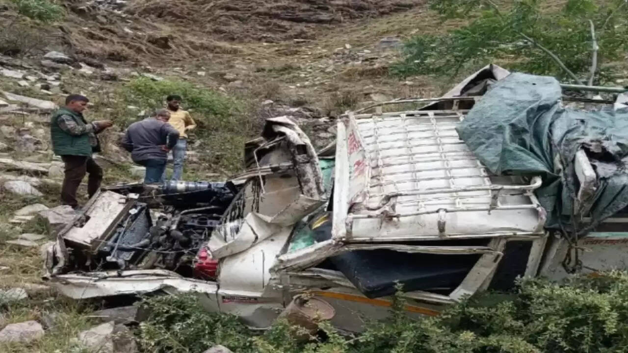 महाराष्ट्र के नंदुरबार में दर्दनाक सड़क हादसा: श्रद्धालुओं की जान गई