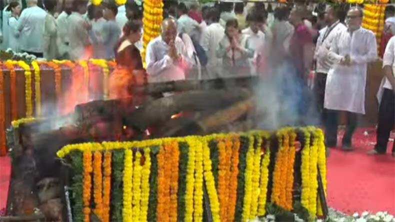 आशा भोसले का अंतिम संस्कार: राजकीय सम्मान के साथ विदाई