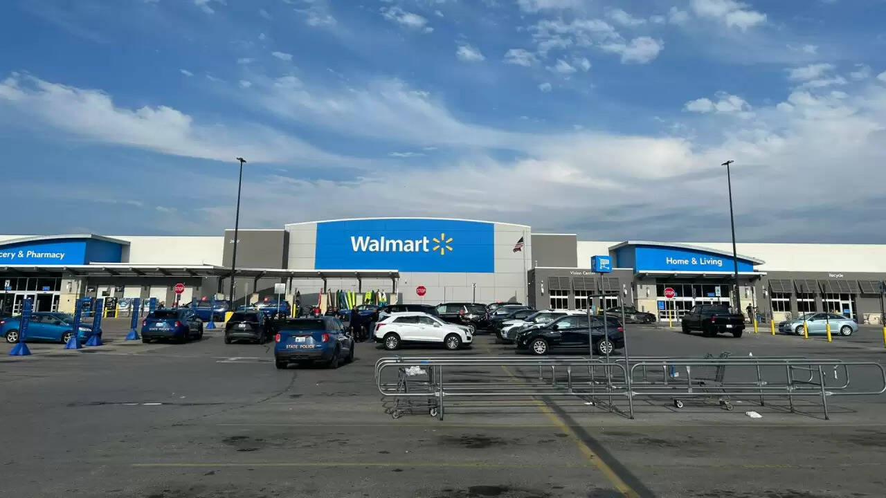 Traverse City Walmart में चाकूबाजी: 11 लोग घायल, 6 की हालत गंभीर