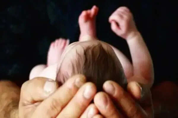 शिक्षक दंपति ने नौकरी के डर से नवजात को जंगल में दबाया