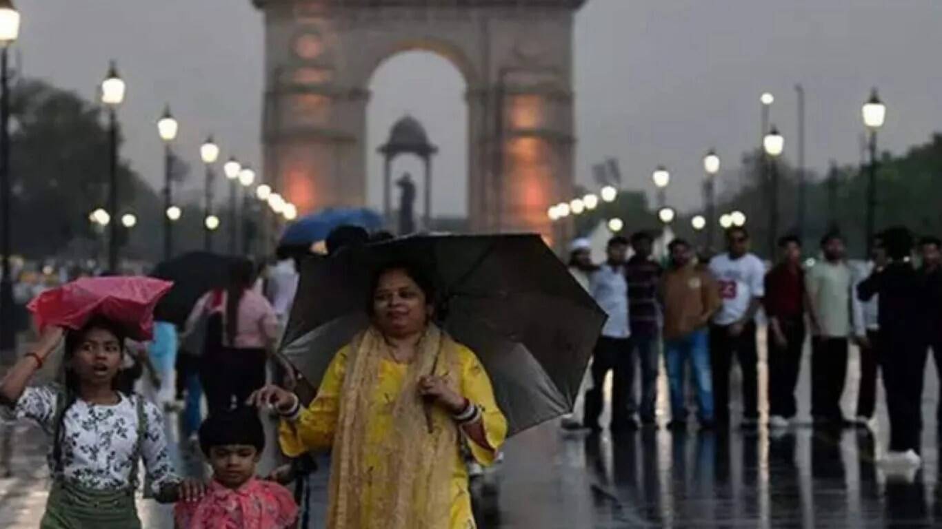 दिल्ली-NCR में मूसलधार बारिश से जनजीवन प्रभावित