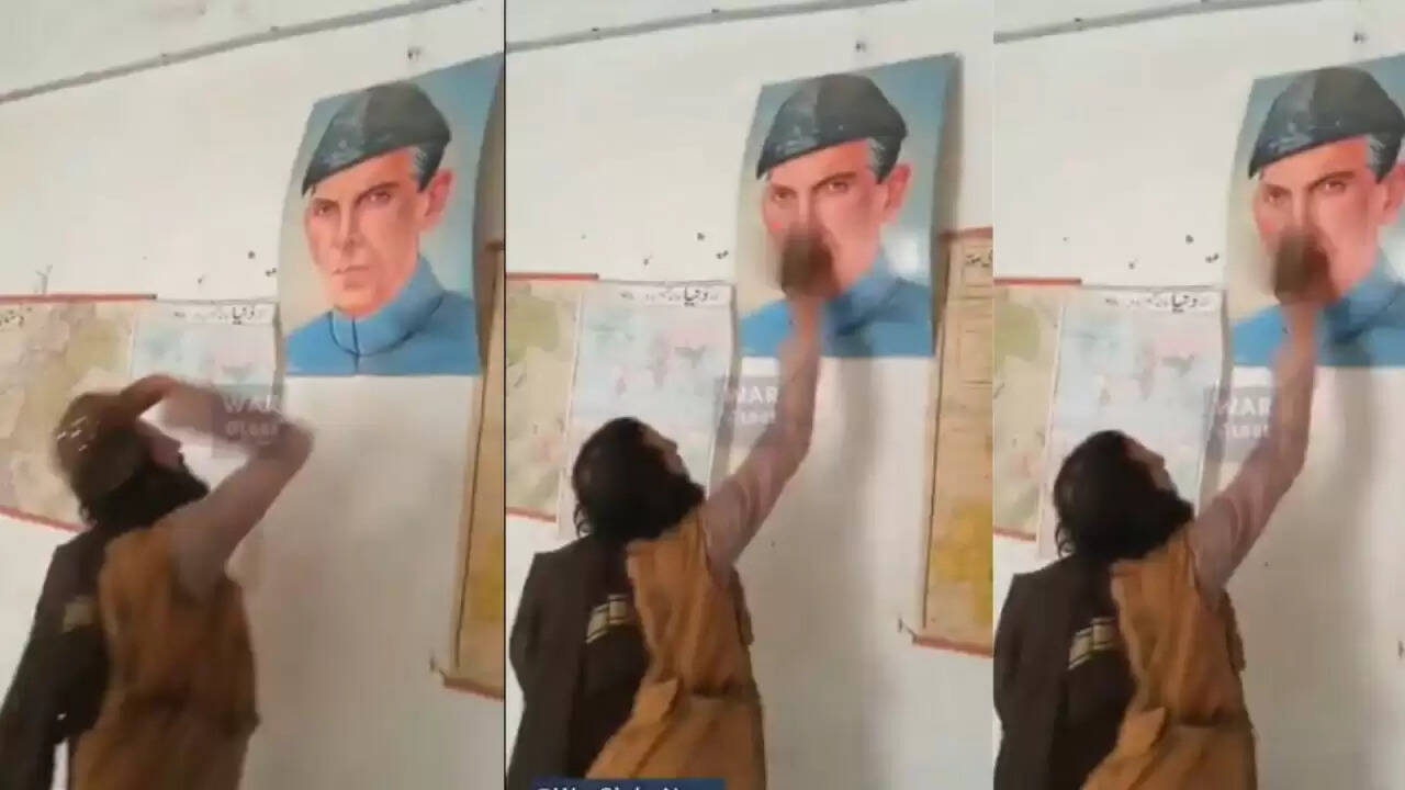 पाकिस्तान में टीटीपी का आतंक: जिन्ना और इकबाल की तस्वीरों पर जूते बरसाने का वीडियो वायरल