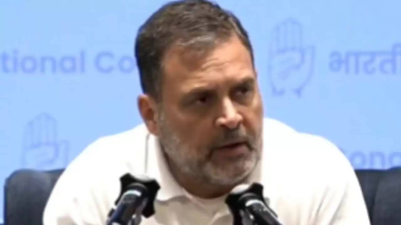 राहुल गांधी ने इंदौर में दूषित पानी से हुई मौतों पर उठाए सवाल