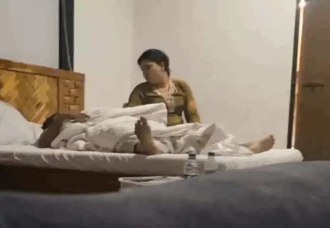 महाराष्ट्र में मंत्री नरहरि झिरवाल का विवादास्पद वीडियो वायरल, कांग्रेस ने मांगी इस्तीफे की मांग