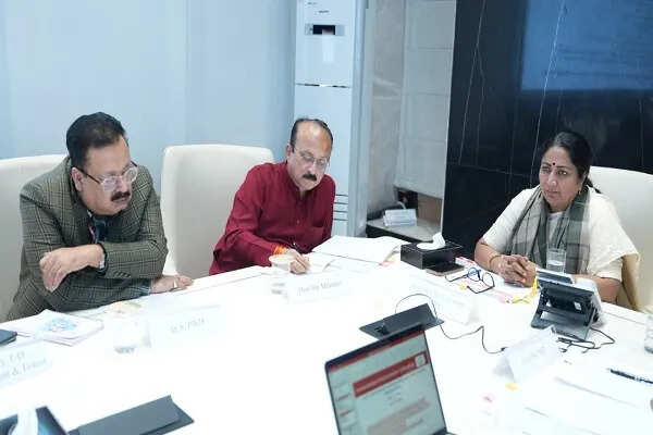 दिल्ली के नजफगढ़ ड्रेन का निरीक्षण: मुख्यमंत्री रेखा गुप्ता का स्वच्छता संकल्प