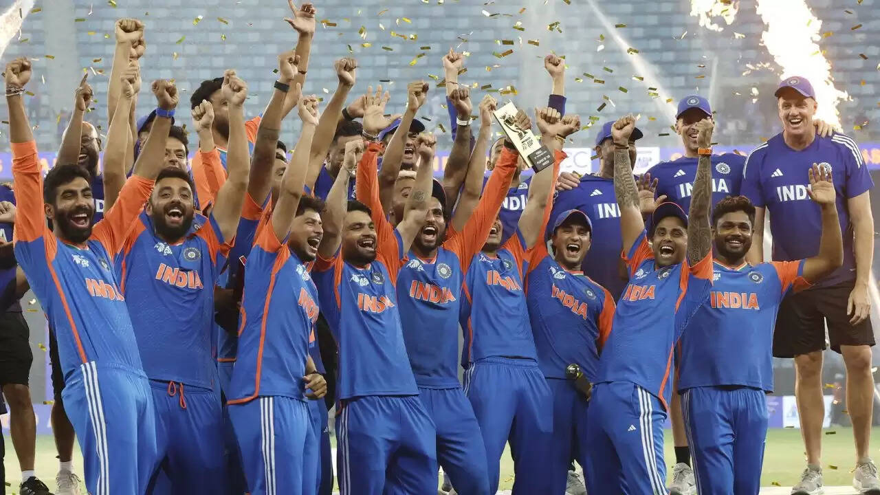 एशिया कप 2025: बासित अली ने भारत के ट्रॉफी न लेने के फैसले पर जताई नाराजगी