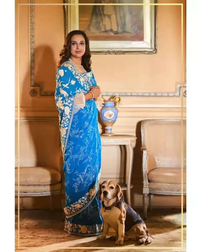 महारानी राधिकाजे गायकवाड़ का शानदार साड़ी लुक: 47 की उम्र में भी रॉयल ग्लो