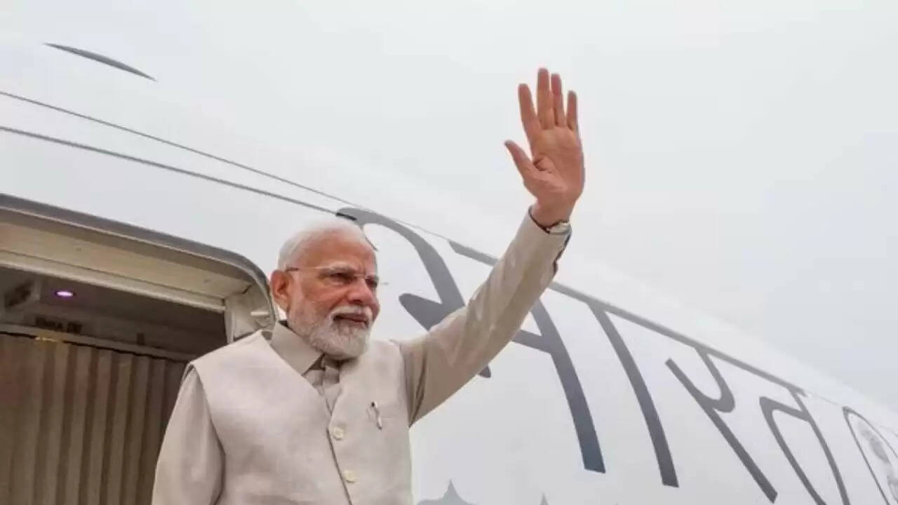 प्रधानमंत्री मोदी की विदेश यात्राओं पर खर्च का खुलासा