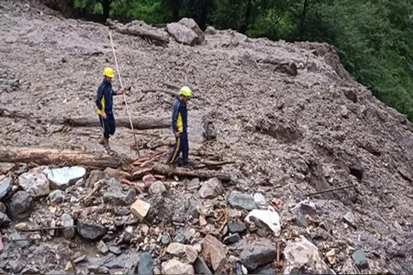 उत्तरकाशी में बादल फटने से श्रमिक लापता, राहत कार्य जारी