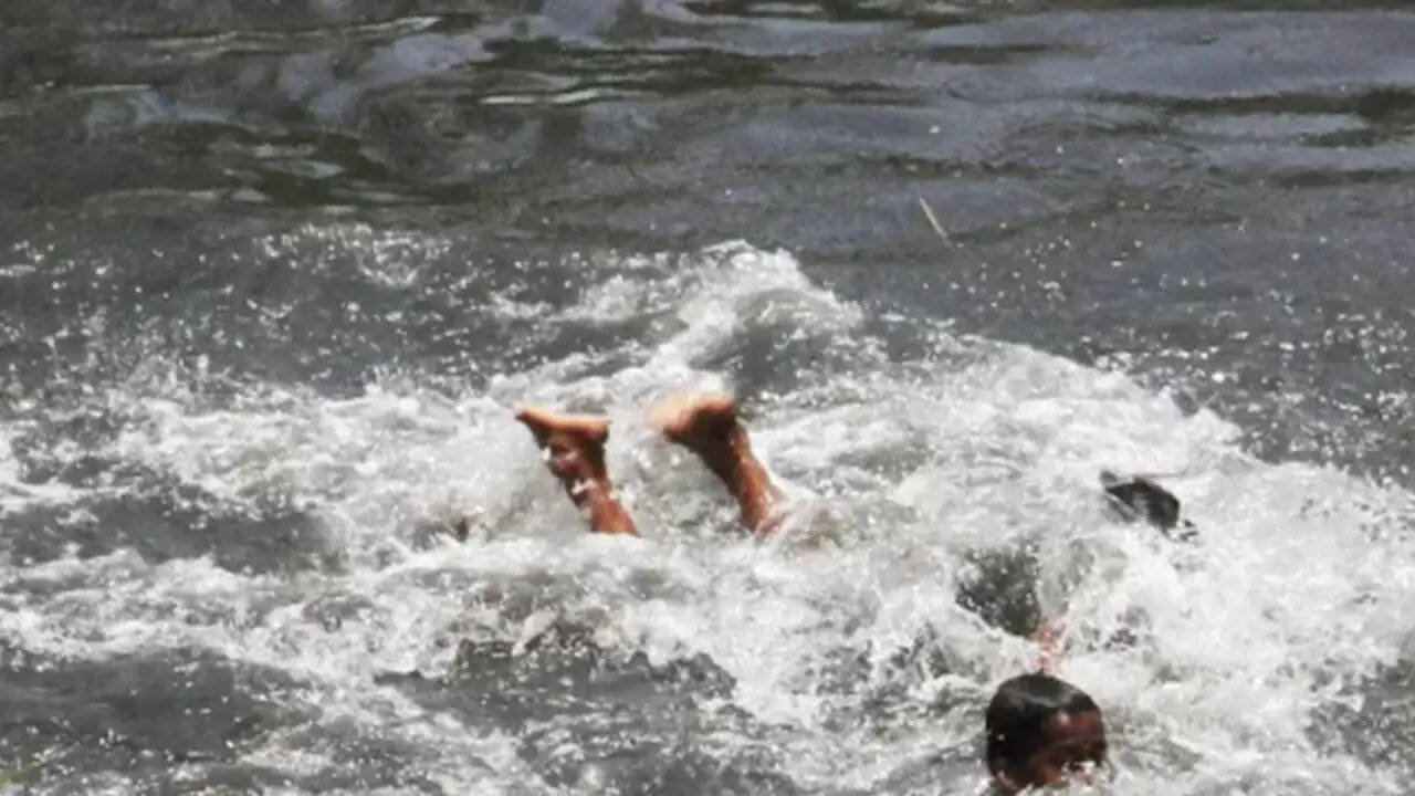 दिल्ली के द्वारका में तीन बच्चों की डूबने से हुई मौत: जानें क्या हुआ