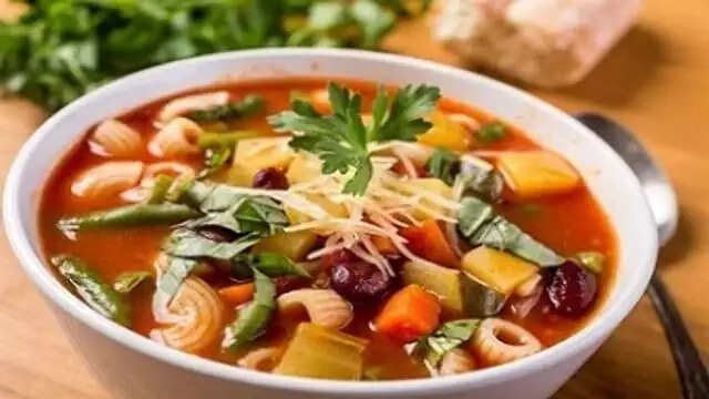 घर पर बने सूप के स्वास्थ्य लाभ: जानें विभिन्न प्रकार के सूप के फायदे
