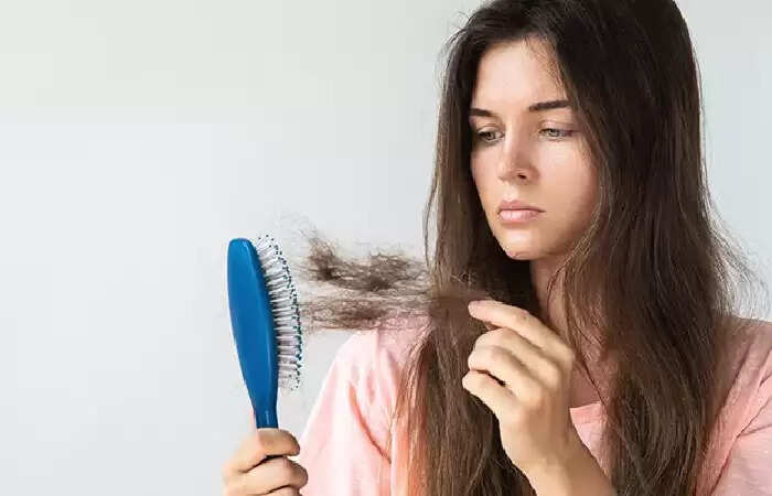 बालों के झड़ने की समस्या से निपटने के लिए प्राकृतिक हेयर पैक
