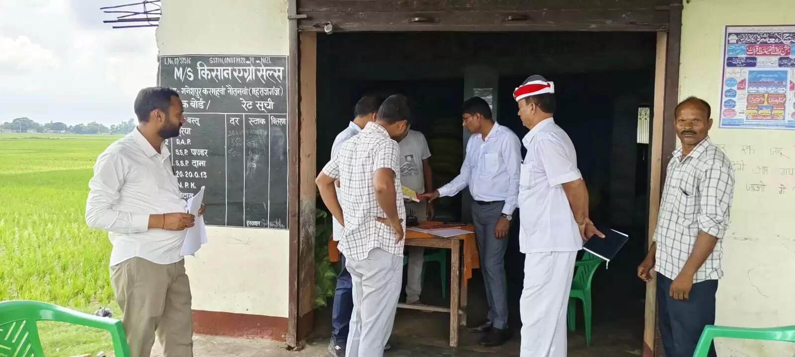 उर्वरक की कीमतों में अनियमितता पर प्रशासन की कार्रवाई
