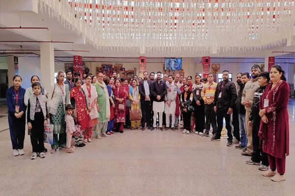 जालंधर में हिंदू एकता मंच की 42वीं निशुल्क बस यात्रा का आयोजन