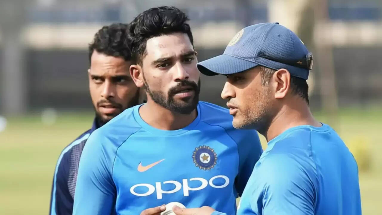 Mohammed Siraj: संघर्ष से सफलता की कहानी और धोनी की सलाह
